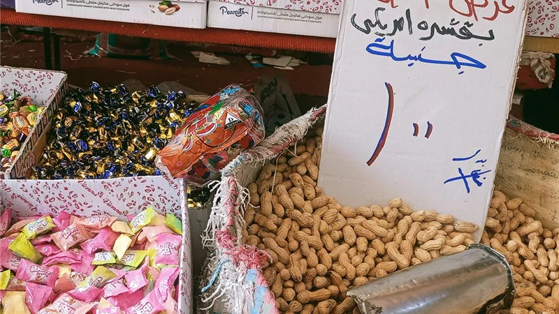 الكعك 75 جنيها..إقبال المواطنين على شراء مستلزمات عيد الفطر المبارك بدمياط