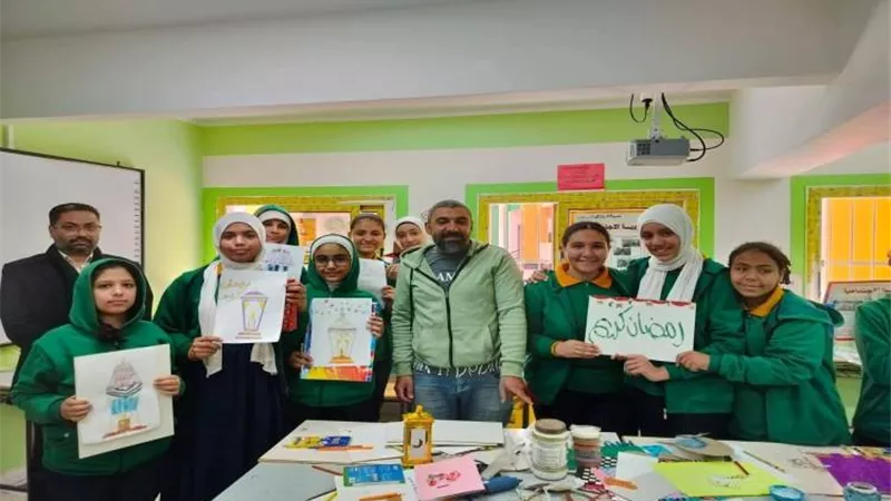 توكتوك رمضان في ورش فنية للطلاب بعدد من مدارس بالمنيا