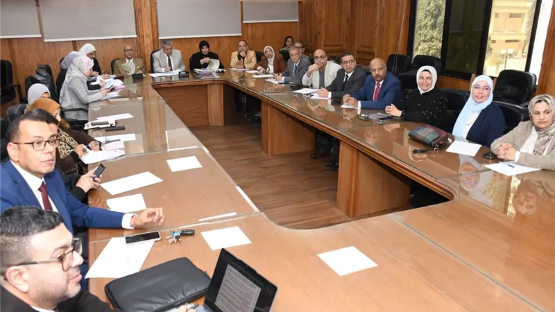 مجلس الدراسات العليا بجامعة قناة السويس يناقش ملفات البحث العلمي