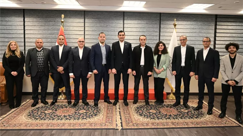 وزارة الشباب وشركة استادات تبحثان سبل تعزيز التعاون المشترك