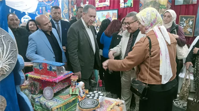 وكيل التعليم بأسيوط يفتتح معرض 
