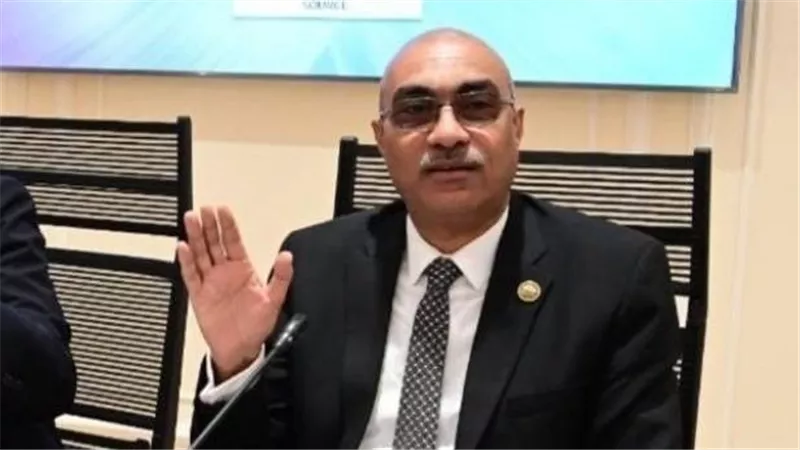 إيهاب منصور يطالب بحل أزمة الموظفين المفصولين بموجب أحكام قضائية للعودة