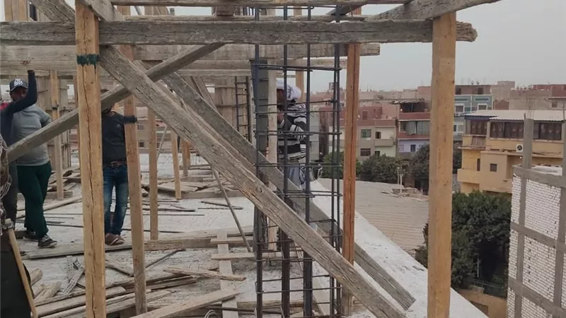 إيقاف محاولة بناء مخالف بقرية تله بالمنيا والتحفظ على مواد البناء