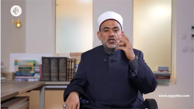 خالد عمران: الإفطار يبدأ عند أذان المغرب والتمر أول السنن