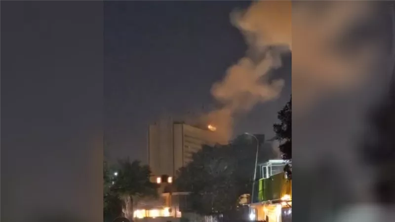 «نيران ليست صديقة».. سقوط مقذوف على فندق الرشيد ببغداد وتصاعد الهجمات 