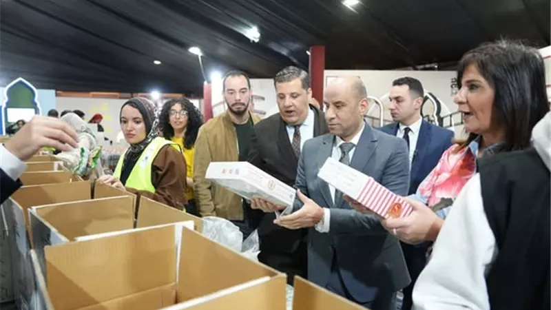 وزير العمل يشارك في تجهيز مساعدات رمضانية للأسر الأولى بالرعاية