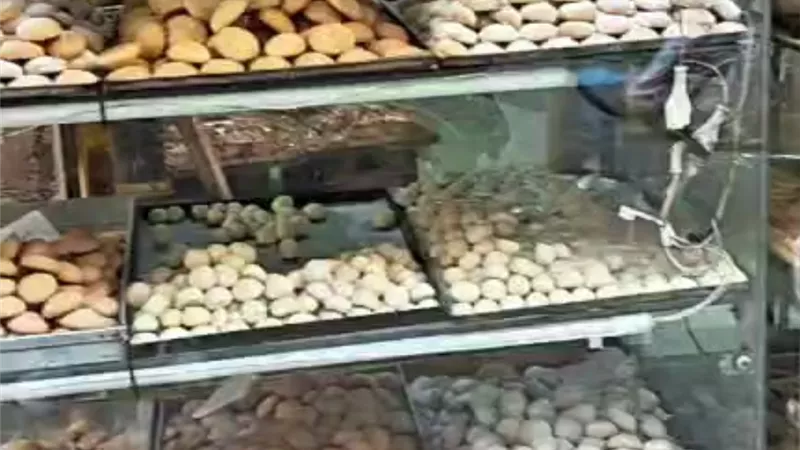 رائحة العيد من الأفران.. كعك طنطا يستقبل الزبائن بالأيام الأخيرة من رمضان