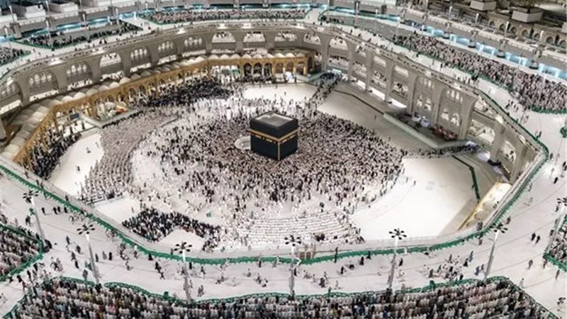نقل شعائر صلاة العشاء والتراويح مباشر من الحرمين الشريفين 