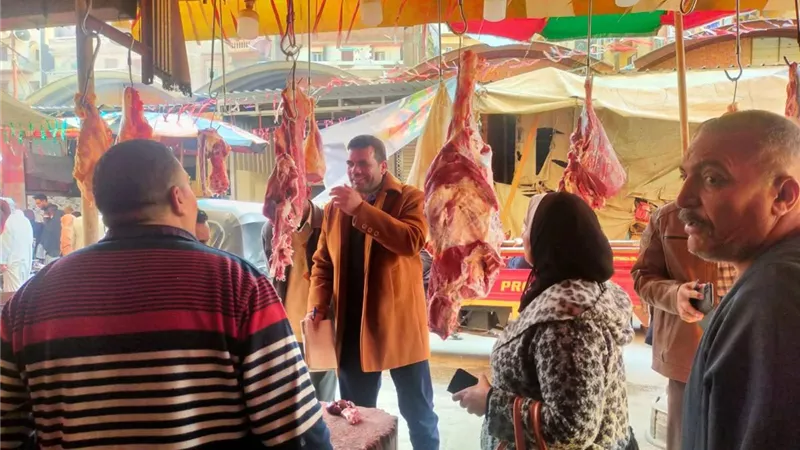 رئيس مدينة المحمودية بالبحيرة يشدد على مراقبة الأسواق وتكثيف الحملات 