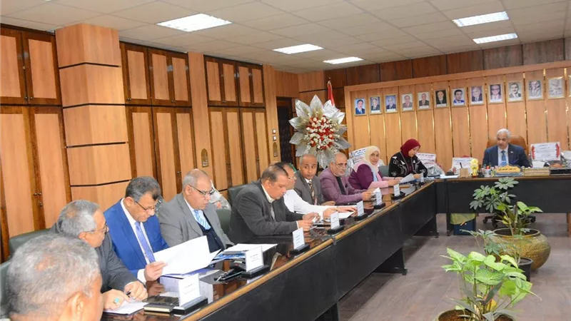 مجلس التعليم والطلاب بجامعة أسيوط يناقش تحديث اللوائح واستحداث برامج جديدة