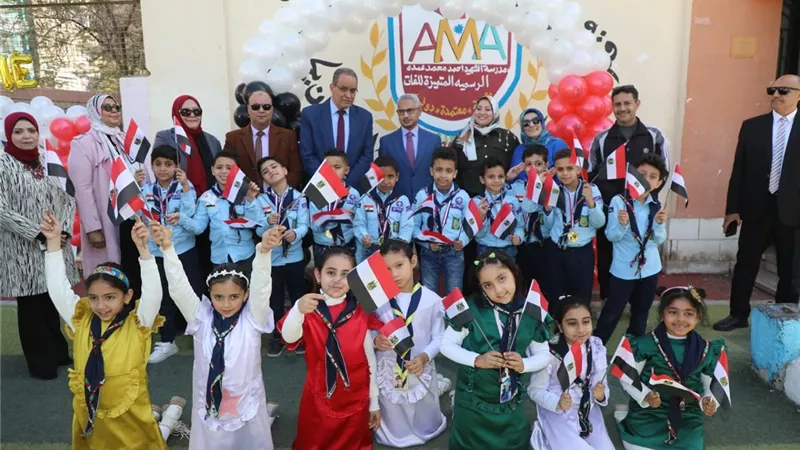 محافظ بني سويف يتابع الأنشطة المدرسية ويدعم دمج ذوي الهمم