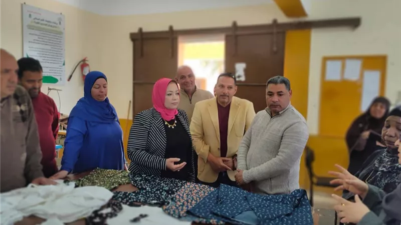طلاب التعليم الفني يصنعون صناديق امتحانات الثانوية العامة في جنوب سيناء