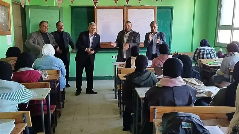 وكيل تعليم الشرقية يوجه بجعل المدارس مصدر جذب للطلاب والطالبات 
