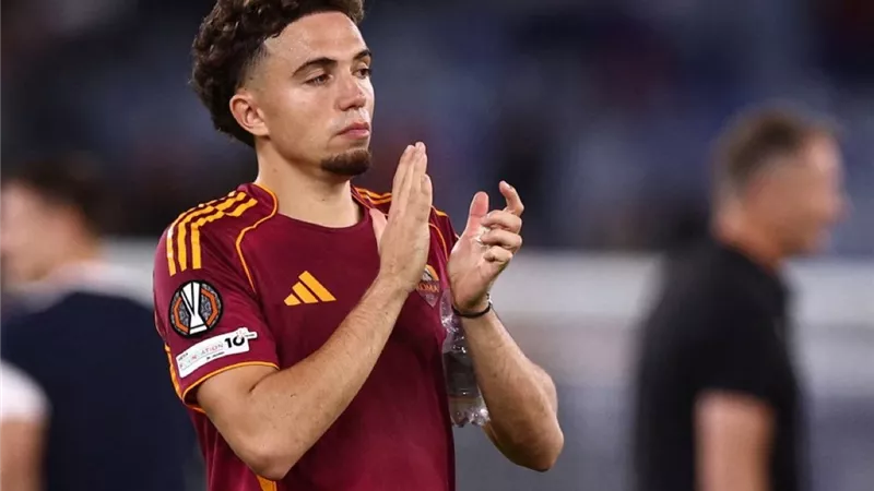 لاعب مغربي يتعرض للسرقة واحتجاز أسرته في روما|تفاصيل