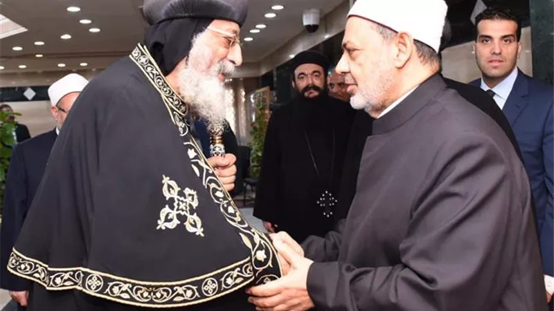 البابا تواضروس الثاني يهنئ شيخ الأزهر بعيد الفطر المبارك