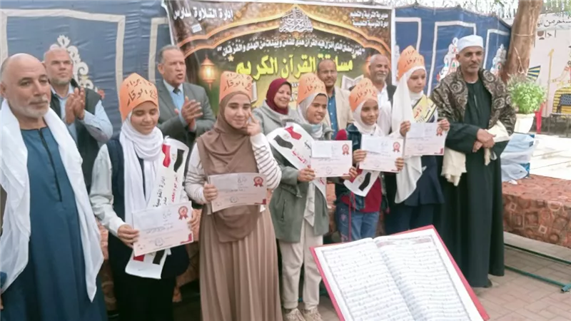 مدير تعليم أسيوط يشهد احتفالية 