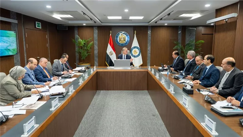 كريم بدوي يوجه بإعداد خطة خمسية لزيادة الإنتاج المحلي من البترول والغاز