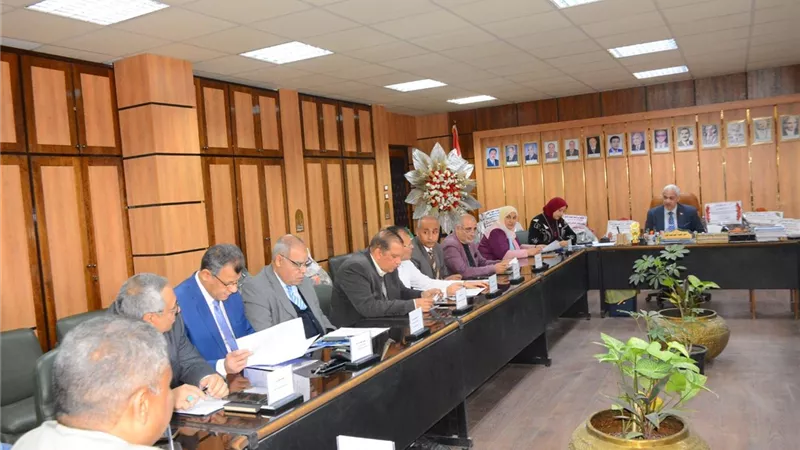 مجلس التعليم والطلاب بجامعة أسيوط يناقش تحديث اللوائح الدراسية 