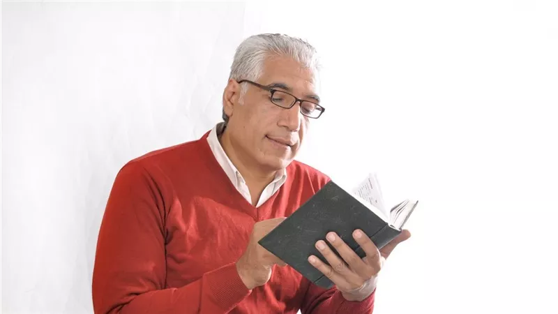 عمرو العادلي: لا طقوس لديَّ.. وأكتب مثل «ساراماجو» في أي وقت ومكان|حوار