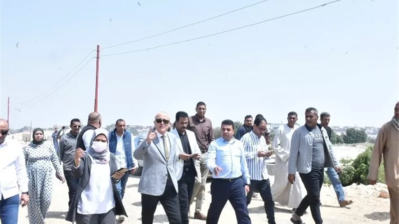 محافظ الأقصر يتفقد مدينة القرنة ويوجه بإزالة التعديات