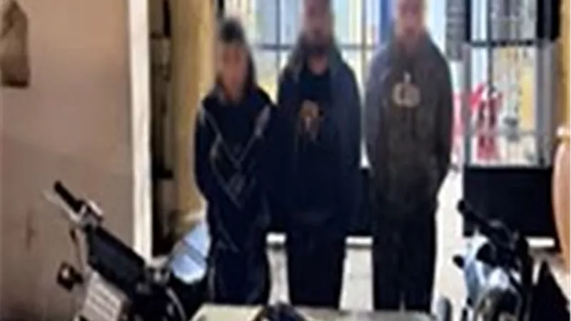 القبض على المتهمين بسرقة دراجة نارية بالمنوفية| تفاصيل 