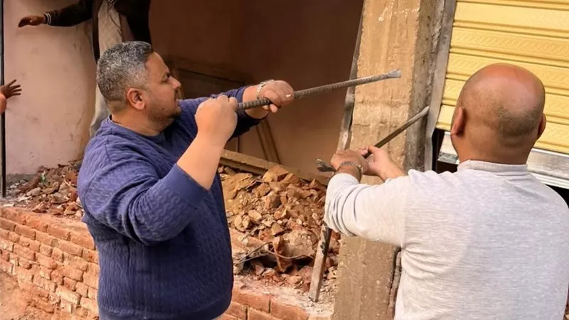 إيقاف نشاط تجاري مخالف داخل شقة سكنية بحي شمال المنيا 