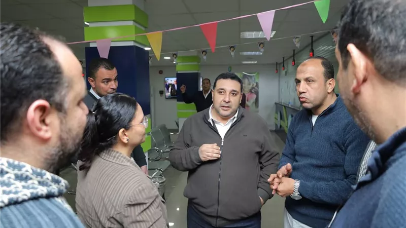 قبل عيد الفطر.. رئيس مياه البحيرة يتفقد مركز خدمة العملاء بدمنهور 