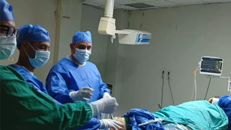 إنجاز طبي استثنائي يعيد حركة الركبة لمريضة بعد معاناة طويلة ببني سويف