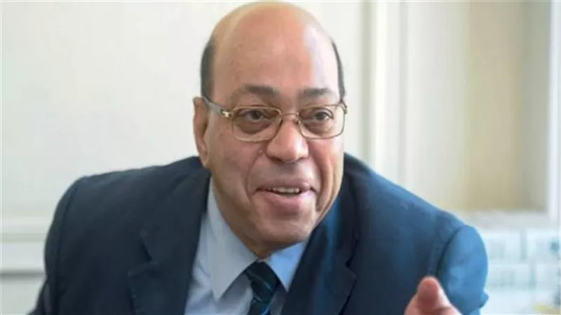 تعرف على أبرز كتب الراحل شاكر عبد الحميد في ذكرى رحيله