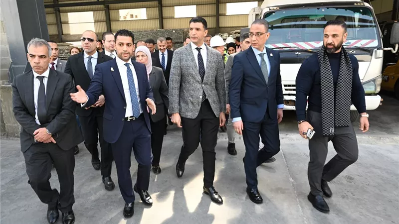 هاشم والأنصاري يتفقدان مصانع الزجاج بـ6 أكتوبر ويوجهان بتذليل العقبات 