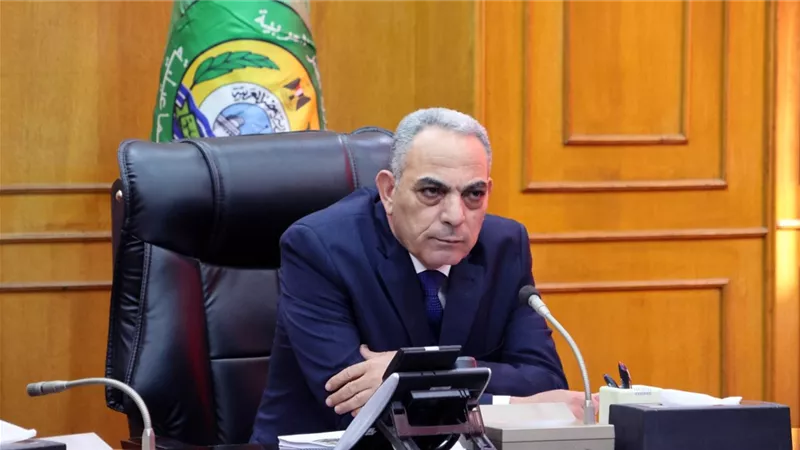 محافظ الإسماعيلية يعلن إطلاق حملة«شارع منظم ورصيف آمن»