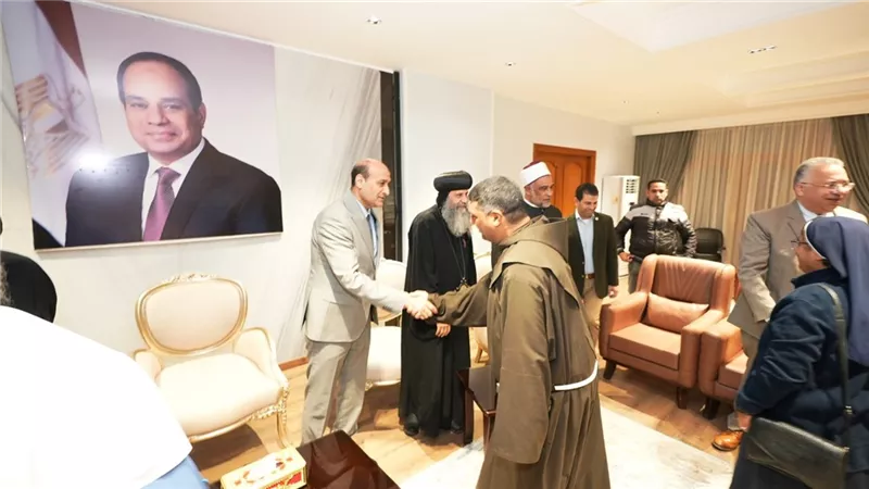 محافظ أسيوط يستقبل رجال الدين الإسلامي والمسيحي لتبادل التهنئة بعيد الفطر