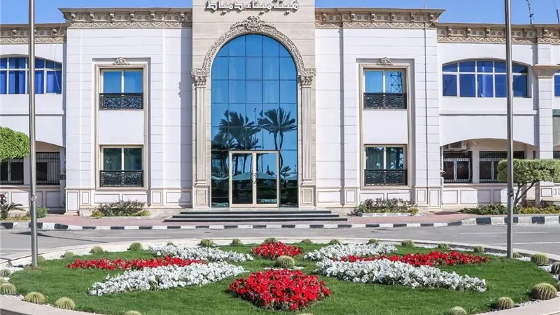 ميناء دمياط يواصل العمل بكامل طاقته استعدادًا لعيد الفطر المبارك