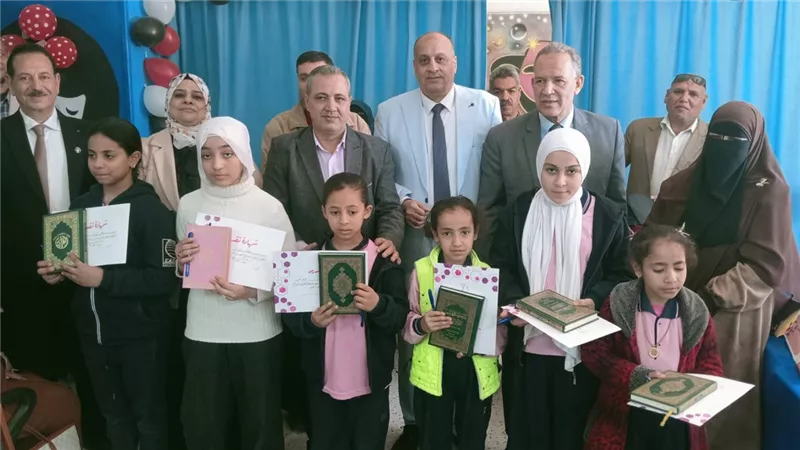 مدير تعليم أسيوط يكرم الفائزات بمسابقة حفظ القرآن الكريم بمدرسة على مبارك 