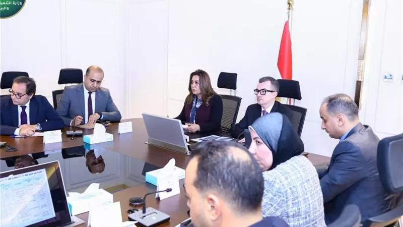 منظومة رقمية لتكويد الأشجار.. منال عوض تستعرض خطة البيئة مع وزير التخطيط