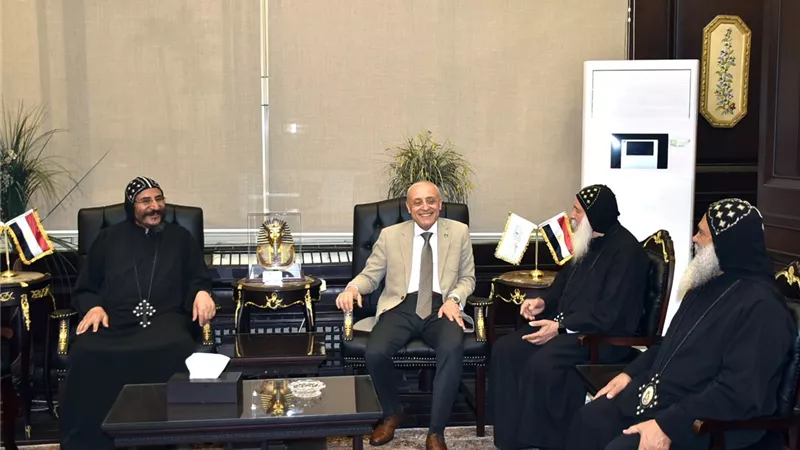 رهبان دير مارجرجس بالرزيقات يهنئون محافظ الأقصر بعيد الفطر المبارك
