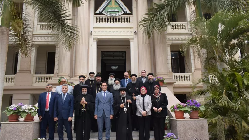 رئيس جامعة بنها يستقبل وفود من الكنيسة للتهنئة بعيد الفطر المبارك
