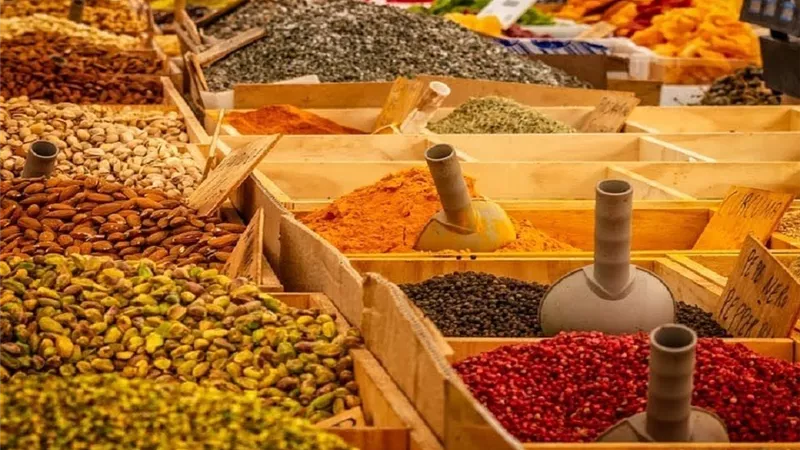 بسبب الشحن والحرب.. شعبة العطارة: ارتفاع أسعار تسالي العيد بنسبة 20% (خاص)