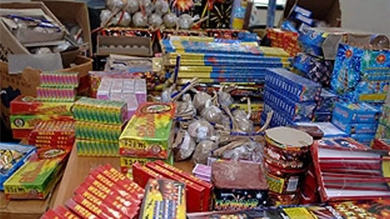 ضبط 6350 صاروخ ألعاب نارية في الغربية لحماية الأطفال من الخطر
