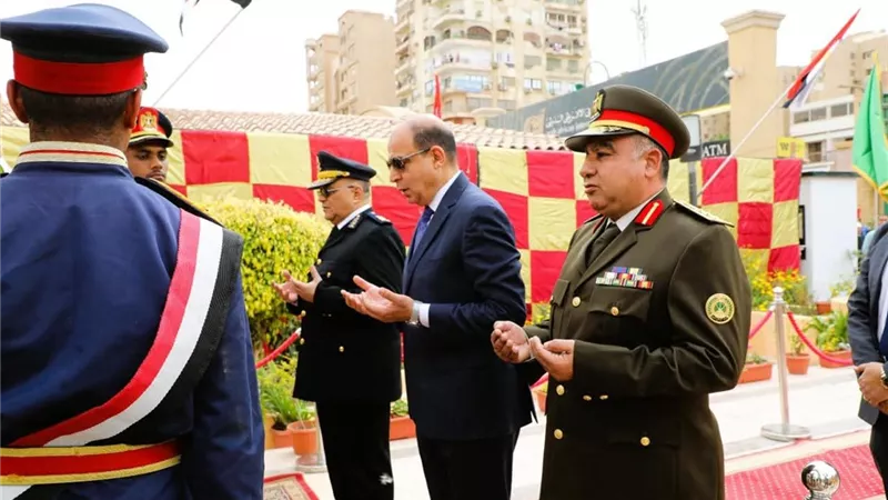 رئيس جامعة المنيا يُهنئ المحافظ بالعيد القومي ويُشارك في وضع إكليل الزهور