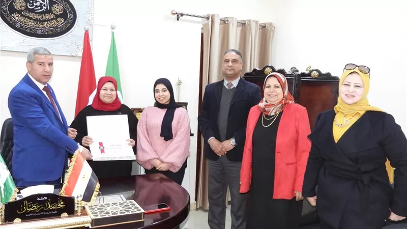 وكيل تعليم الشرقية يكرم الأم المثالية على مستوي ديوان المديرية |صور
