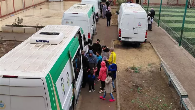 فحص 1062 مواطنًا خلال قافلة طبية مجانية بدمياط