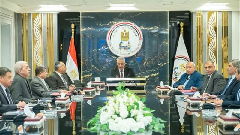 وزير الدولة للإنتاج الحربي يتابع ملفات العمل والتصنيع خلال عيد الفطر