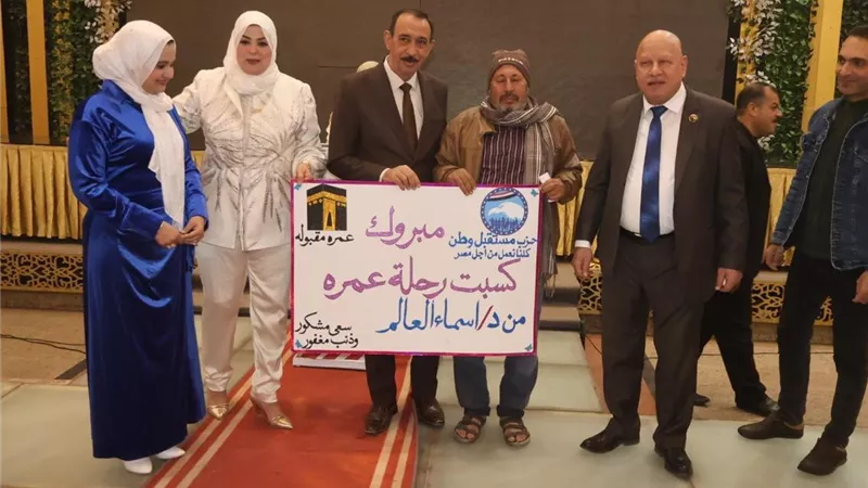 محافظ سوهاج يشارك عمال النظافة إفطار “جبر الخواطر” ويُكرّم المتميزين