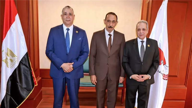 محافظ سوهاج يستقبل نقيب المحامين.. ويؤكد: النقابات المهنية تحقق التنمية