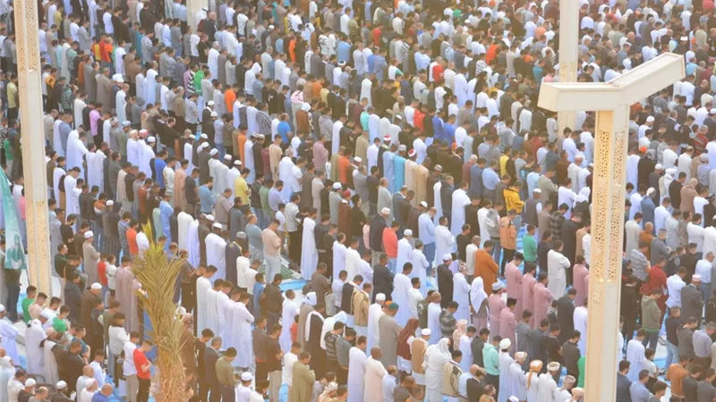 إذا حصلت المشقة.. الأزهر: صلاة الجمعة تسقط يوم العيد في هذه الحالة