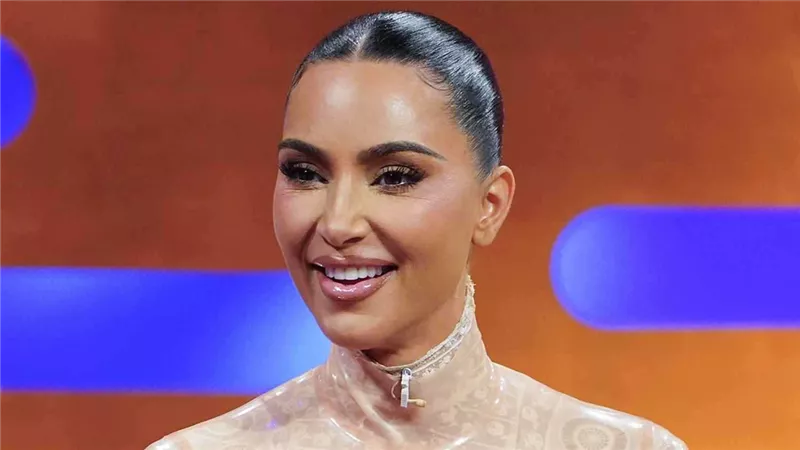 بسبب الكعب العالي.. كيم كارداشيان تتعرض لموقف محرج |فيديو