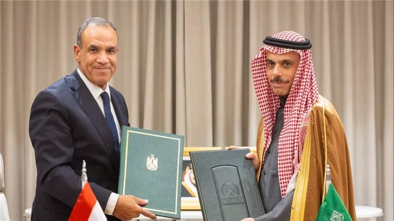  مصر والسعودية توقعان اتفاق الإعفاء من تأشيرات الإقامة القصيرة