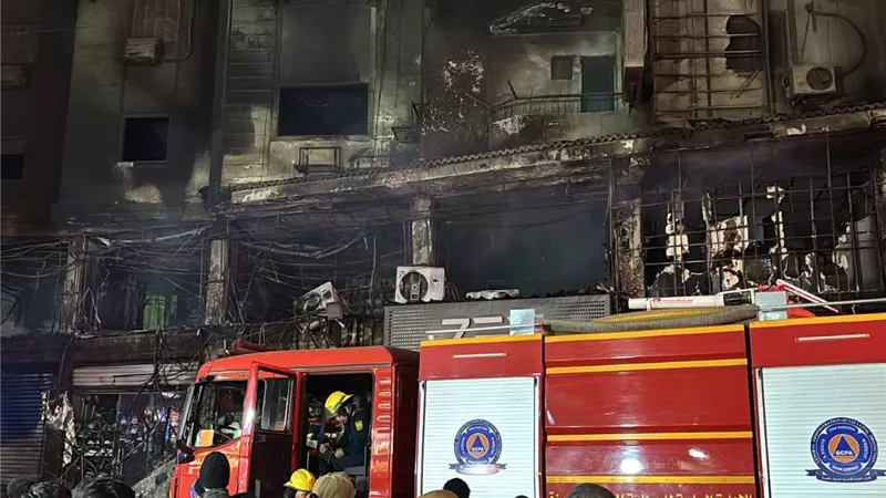 السيطرة على حريق أحد المطاعم بشارع فيصل