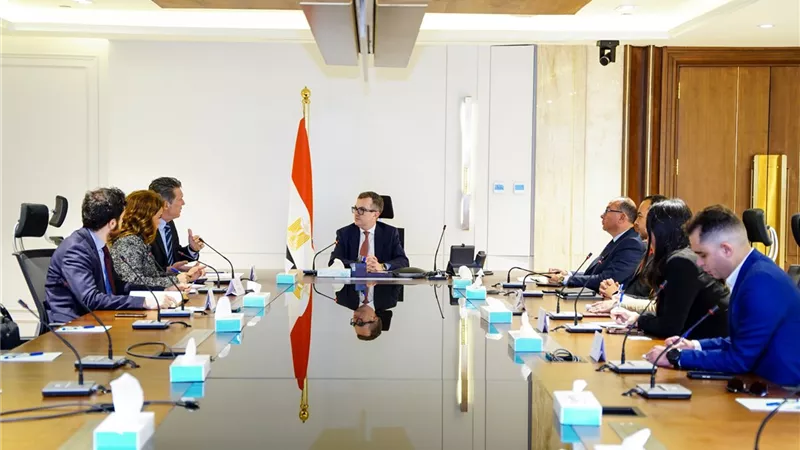 وزير التخطيط يبحث مع البنك الأوروبي تعزيز صمود الاقتصاد المصري  